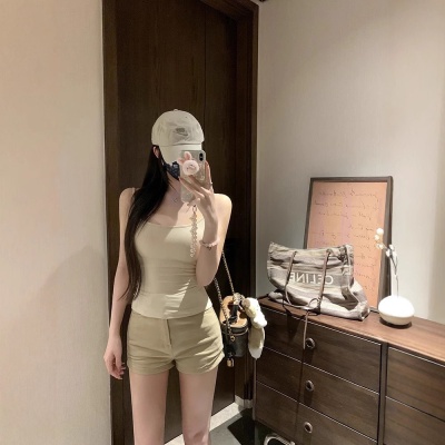 诗之韵高品质白色不透吊带！肩带可调节！胸垫可拆卸！百搭不挑人