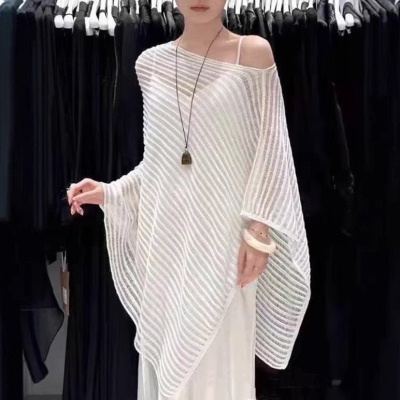 2025夏季慵懒风镂空防晒披肩斗篷外搭气质不规则立体针织衫罩衫女